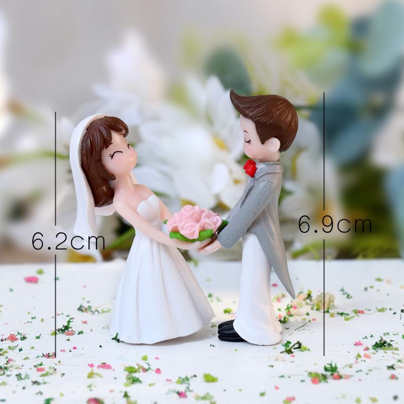 Cartoon Couple Figurine for Computer Display or Valentine s Day Cake Decoration
Cartoon Couple Figurine for Computer Display or Valentine s Day Cake Decoration