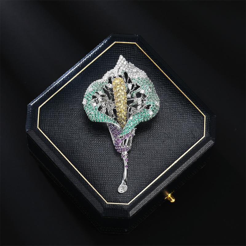 Women s Light Luxury Design Elegant Inlaid Zircon Horseshoe Lotus Brooch Fashionable And Versatile With A Unique Design Sense
Women s Light Luxury Design Elegant Inlaid Zircon Horseshoe Lotus Brooch Fashionable And Versatile With A Unique Design Sense