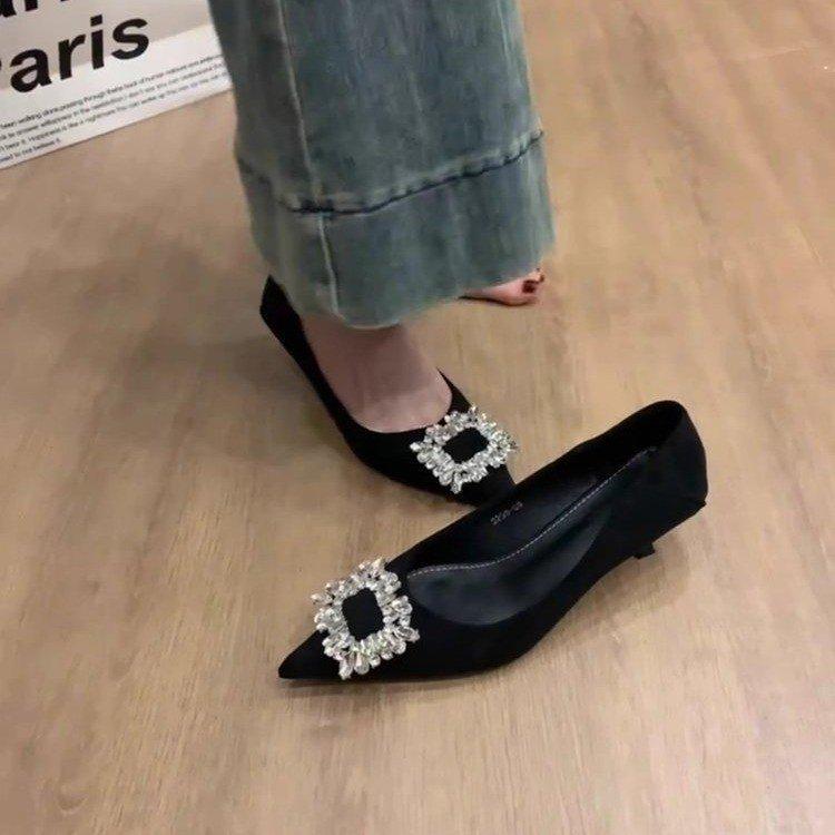 Temperament rhinestone square buckle high heels women s new high-end bridesmaid shoes pointed thin heels small heels single shoes 35
Temperament rhinestone square buckle high heels women s new high-end bridesmaid shoes pointed thin heels small heels single shoes 35