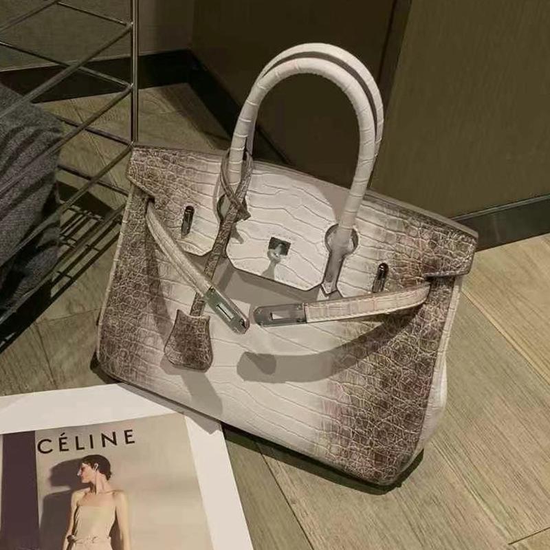 Премиум крокодиловый узор портативная гималайская платиновая сумка женская 2025 новая мода универсальная одно плечо кроссбоди
Премиум крокодиловый узор портативная гималайская платиновая сумка женская 2025 новая мода универсальная одно плечо кроссбоди