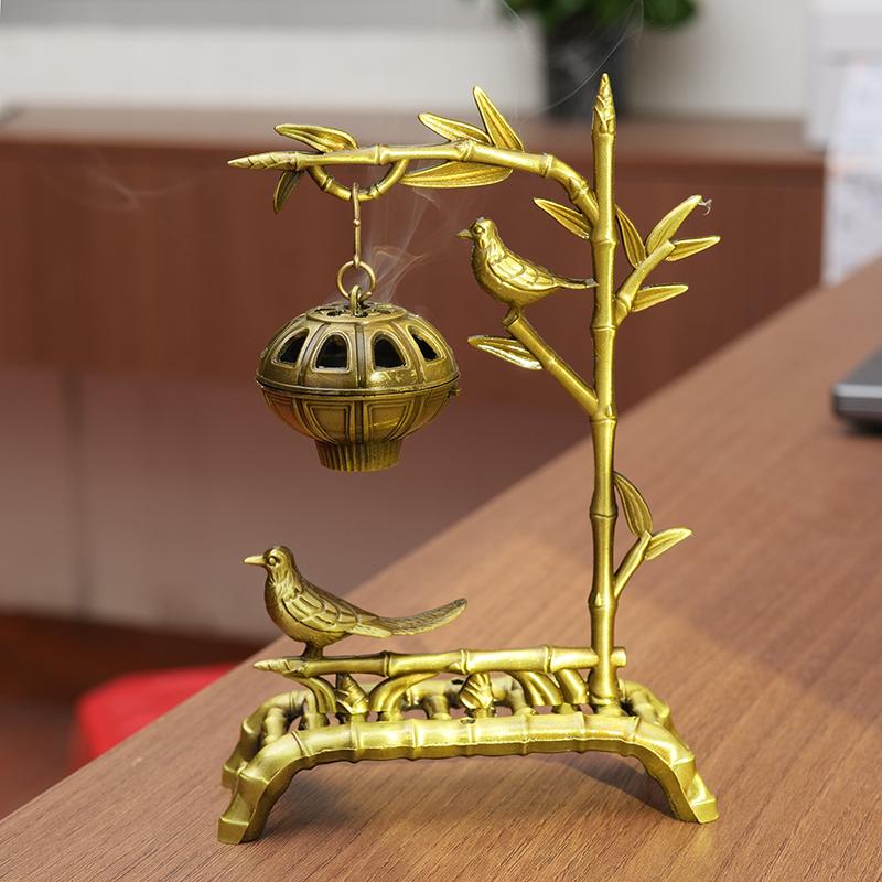 Creative Mini Aromatherapy Incense Burner, Home Indoor Zen Tea Ceremony Decoration Metal Bamboo Shape Small Hanging Furnace, 1Pc
Creative Mini Aromatherapy Incense Burner, Home Indoor Zen Tea Ceremony Decoration Metal Bamboo Shape Small Hanging Furnace, 1Pc