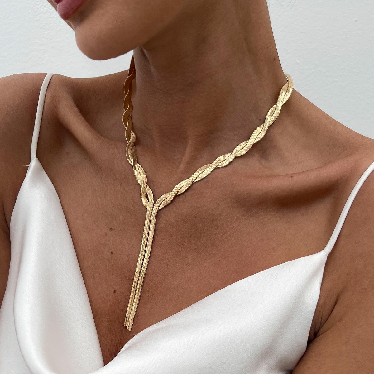 Simple Twisted Snake Chain Necklace for Women Long Tassel Pendant Chokers Gold Copper Color Wrap Temperament Punk Neck Zircon
Simple Twisted Snake Chain Necklace for Women Long Tassel Pendant Chokers Gold Copper Color Wrap Temperament Punk Neck Zircon