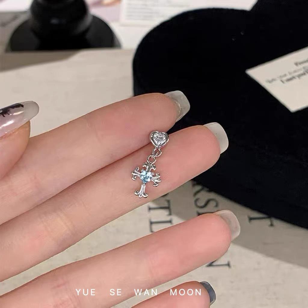 Sweet Cool Titanium Steel Cross Earring: Versatile Japanese/Korean Style Simple Screw-in Stud for Women
Sweet Cool Titanium Steel Cross Earring: Versatile Japanese/Korean Style Simple Screw-in Stud for Women