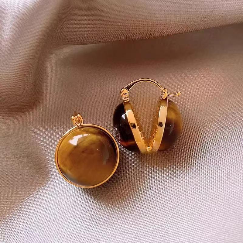 Tiger Eye Melanin Chestnut Caramel Earrings - Luxurious Fall/Winter Retro Ear Clips for Women
Tiger Eye Melanin Chestnut Caramel Earrings - Luxurious Fall/Winter Retro Ear Clips for Women
