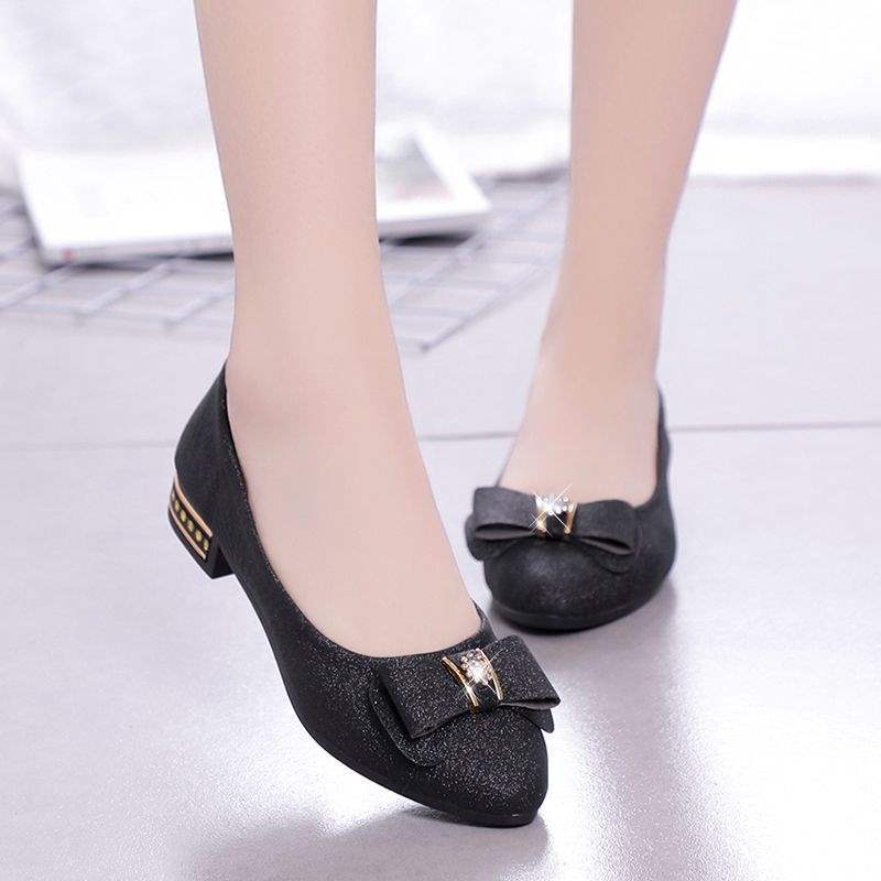 Spring and summer shallow mouth mother shoes women s pointed head four seasons shoes low heel single shoes thick heel work shoes 35 чорний
Spring and summer shallow mouth mother shoes women s pointed head four seasons shoes low heel single shoes thick heel work shoes 35 чорний