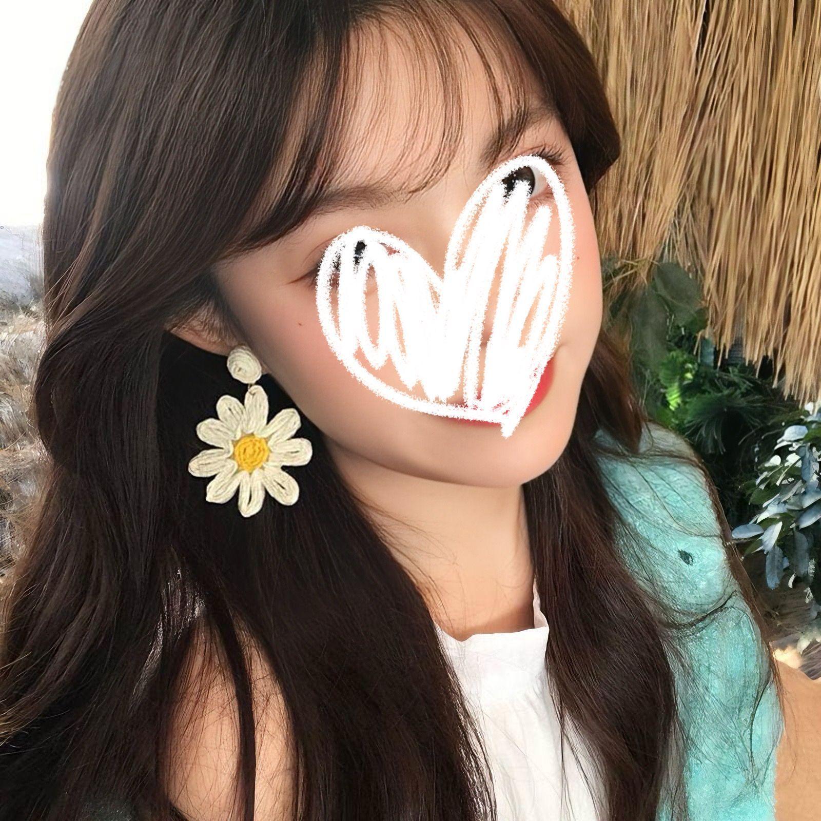 Spring and summer seaside vacation style flower stud earrings women s new popular earrings niche design high-end earrings women бежевый
Spring and summer seaside vacation style flower stud earrings women s new popular earrings niche design high-end earrings women бежевый