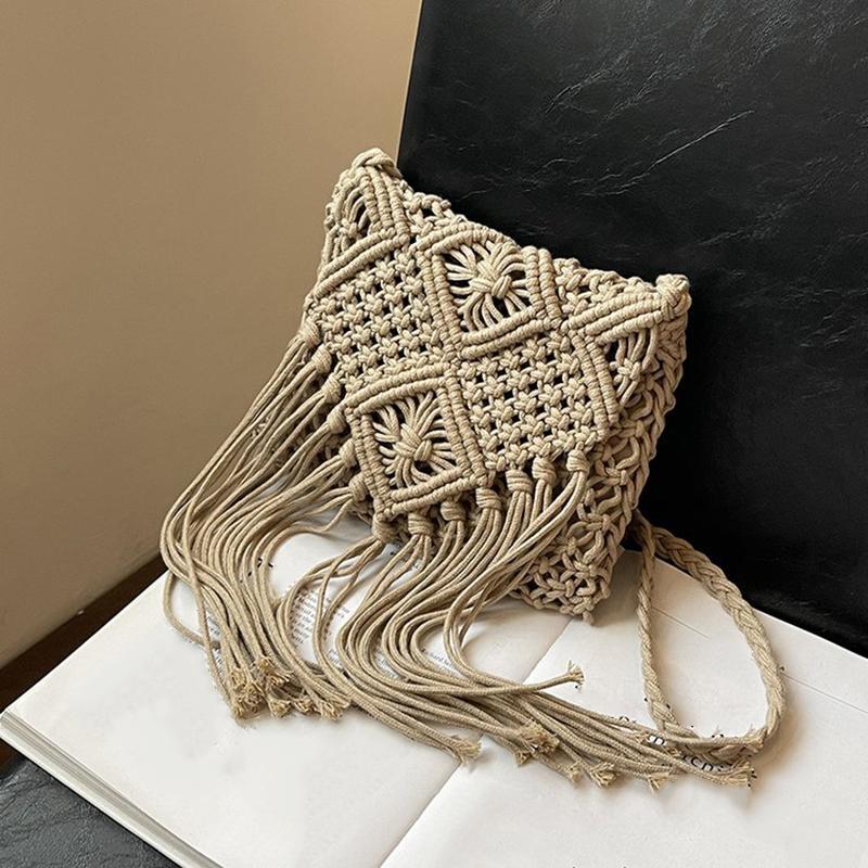 Women Straw Shoulder Bag with Tassel Handwoven Crossbody Bag Solid Color Weaving Beach Bag Ladies Summer Daily Bag
Women Straw Shoulder Bag with Tassel Handwoven Crossbody Bag Solid Color Weaving Beach Bag Ladies Summer Daily Bag