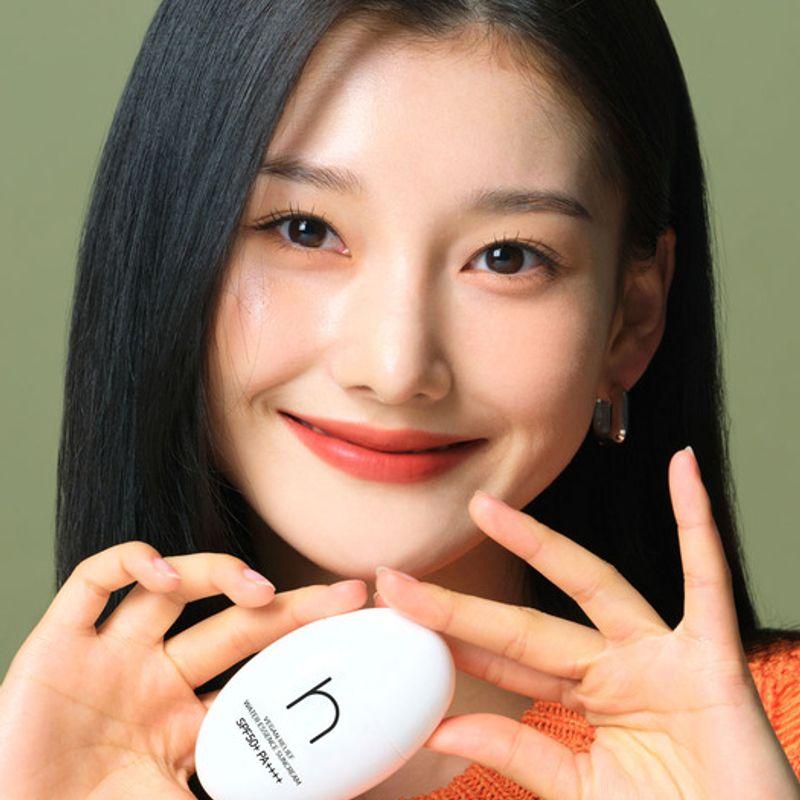 Веганская успокаивающая водная эссенция солнцезащитный крем
Веганская успокаивающая водная эссенция солнцезащитный крем