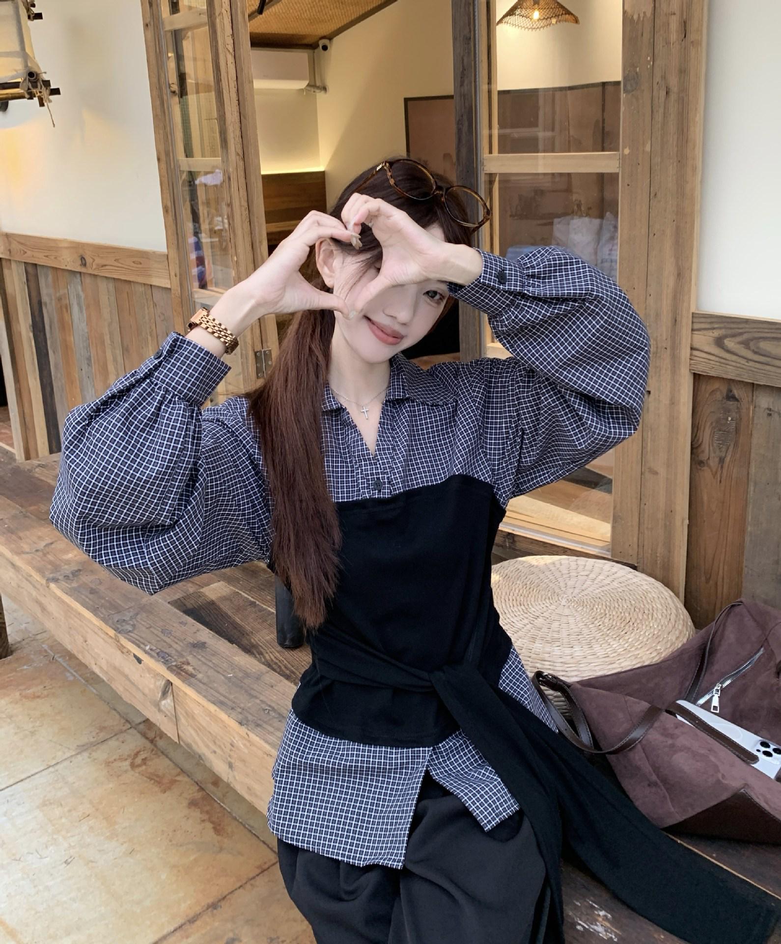 Korean Patchwork Slimming Set: Faux Two-Piece Long-Sleeve Shirt & Pants for Early Autumn 2XL
Korean Patchwork Slimming Set: Faux Two-Piece Long-Sleeve Shirt & Pants for Early Autumn 2XL