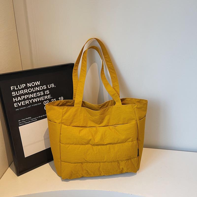 New Fashi Women Shoulder Bag Large Capacity Lightweight Commuter Tote Handle Bag for Travel Texture and Versatile Storage Bags
New Fashi Women Shoulder Bag Large Capacity Lightweight Commuter Tote Handle Bag for Travel Texture and Versatile Storage Bags