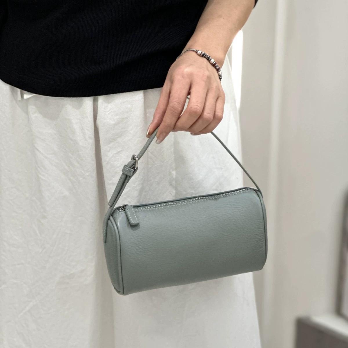 Fashi Mini Small Grained Calfskin Cowhide Handbag for Women Real Leather with Shoulder Strap Barrel-shaped Crossbody Purses синій
Fashi Mini Small Grained Calfskin Cowhide Handbag for Women Real Leather with Shoulder Strap Barrel-shaped Crossbody Purses синій