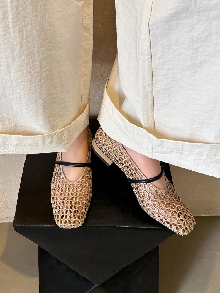 Hollow woven mesh sandals women s French sandals 2025 summer new one-word strap flat low-heeled Mary Jane shoes 39 коричневий
Hollow woven mesh sandals women s French sandals 2025 summer new one-word strap flat low-heeled Mary Jane shoes 39 коричневий