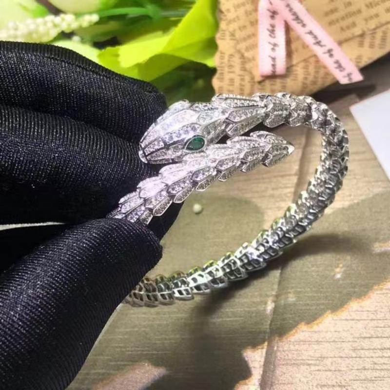 Браслет в виде духа-змеи для девочек, с высококлассным ощущением, браслет из змеиной кости с открытым ртом 18CM
Браслет в виде духа-змеи для девочек, с высококлассным ощущением, браслет из змеиной кости с открытым ртом 18CM