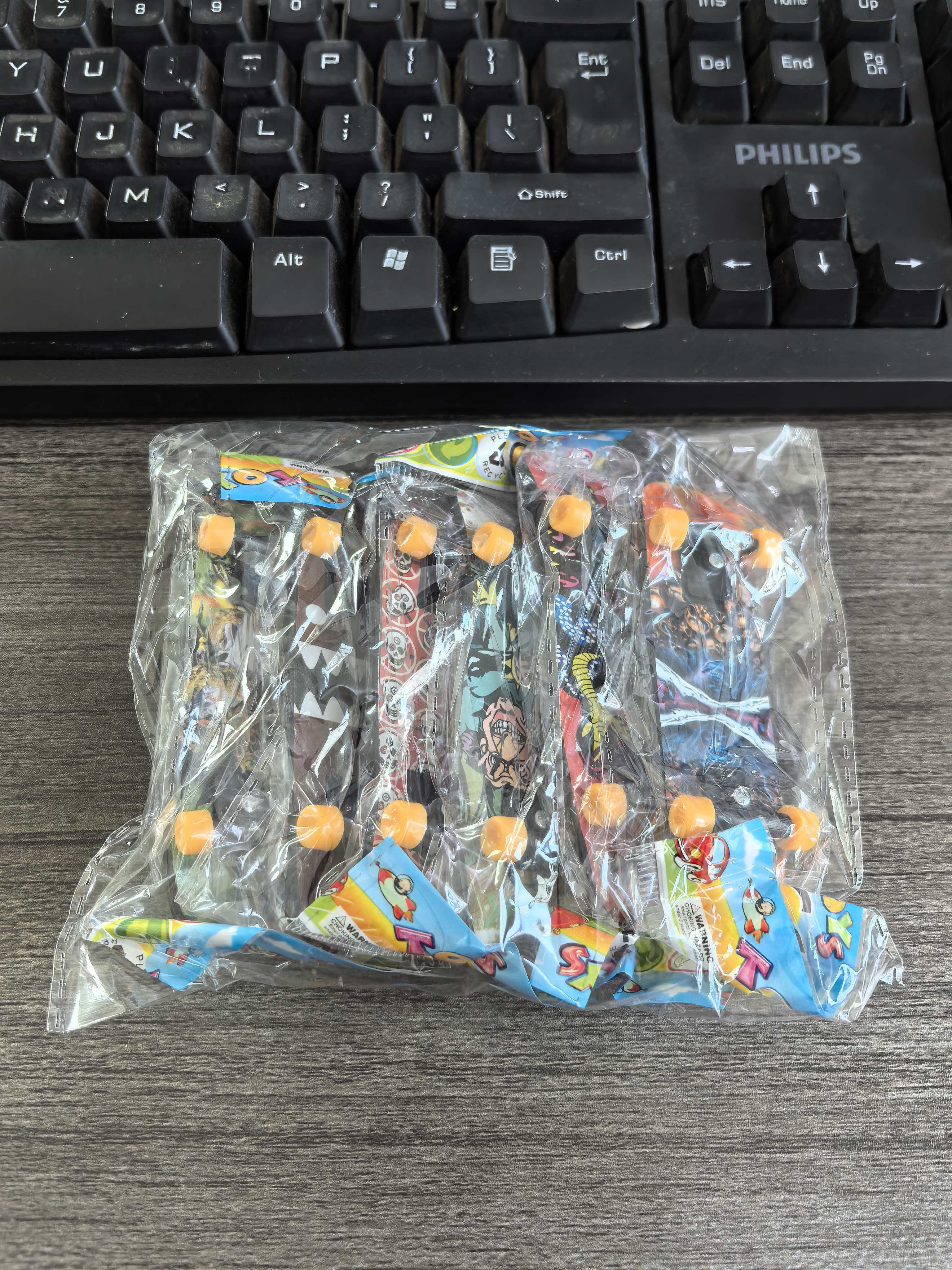 Toys 6PCS Finger Skatebords Fingerboard Small For Birthday Party Favors Cool Gadgets Classroom Exchange Gifts Boys Girls
Toys 6PCS Finger Skatebords Fingerboard Small For Birthday Party Favors Cool Gadgets Classroom Exchange Gifts Boys Girls