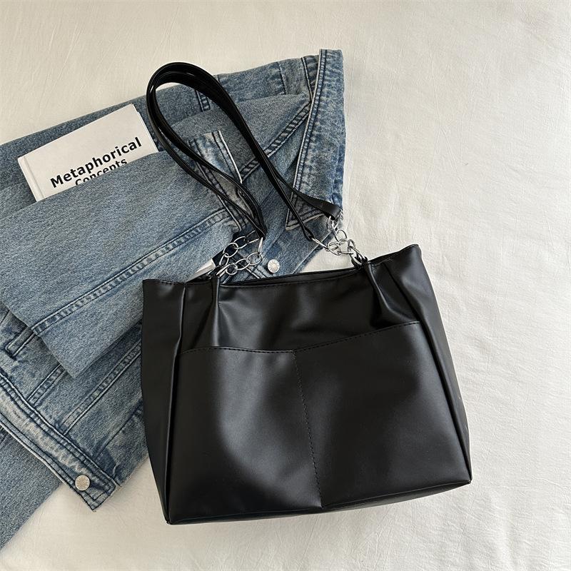 2024 летняя новая простая и модная сумка-мессенджер, портативная сумка для путешественников, большая вместимость, сумка через плечо для студентов и женщин Without pendant чёрный