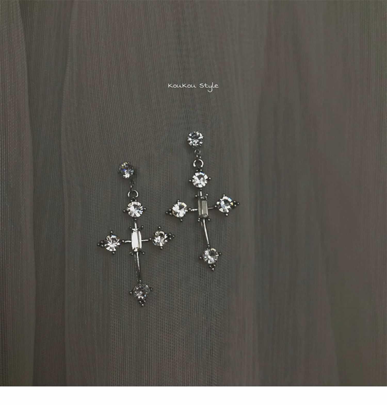 Корейські сережки-хрестики зі стразами, жіночий тренд холодного стилю 2025 року Cross (Silver Needle) срібний
Корейські сережки-хрестики зі стразами, жіночий тренд холодного стилю 2025 року Cross (Silver Needle) срібний