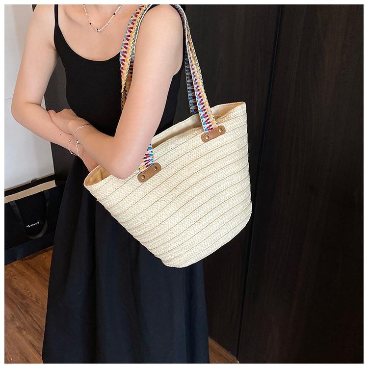 New straw bag women s large-capacity hand-woven bag summer vegetable basket beach vacation travel bag бежевий
New straw bag women s large-capacity hand-woven bag summer vegetable basket beach vacation travel bag бежевий