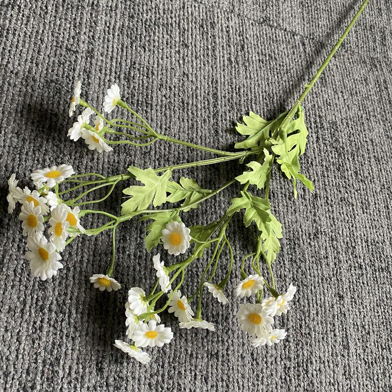Artificial Daisy Flower Bouquet for Home Decoration Faux Floral Arrangement Realistic Small Chrysanthemum Branch for Indoor Display One Size
Artificial Daisy Flower Bouquet for Home Decoration Faux Floral Arrangement Realistic Small Chrysanthemum Branch for Indoor Display One Size