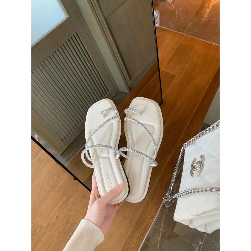 ~ Sparkling rhinestone cover toes exquisite flat-bottomed cool slippers women s new summer models 40
~ Sparkling rhinestone cover toes exquisite flat-bottomed cool slippers women s new summer models 40
