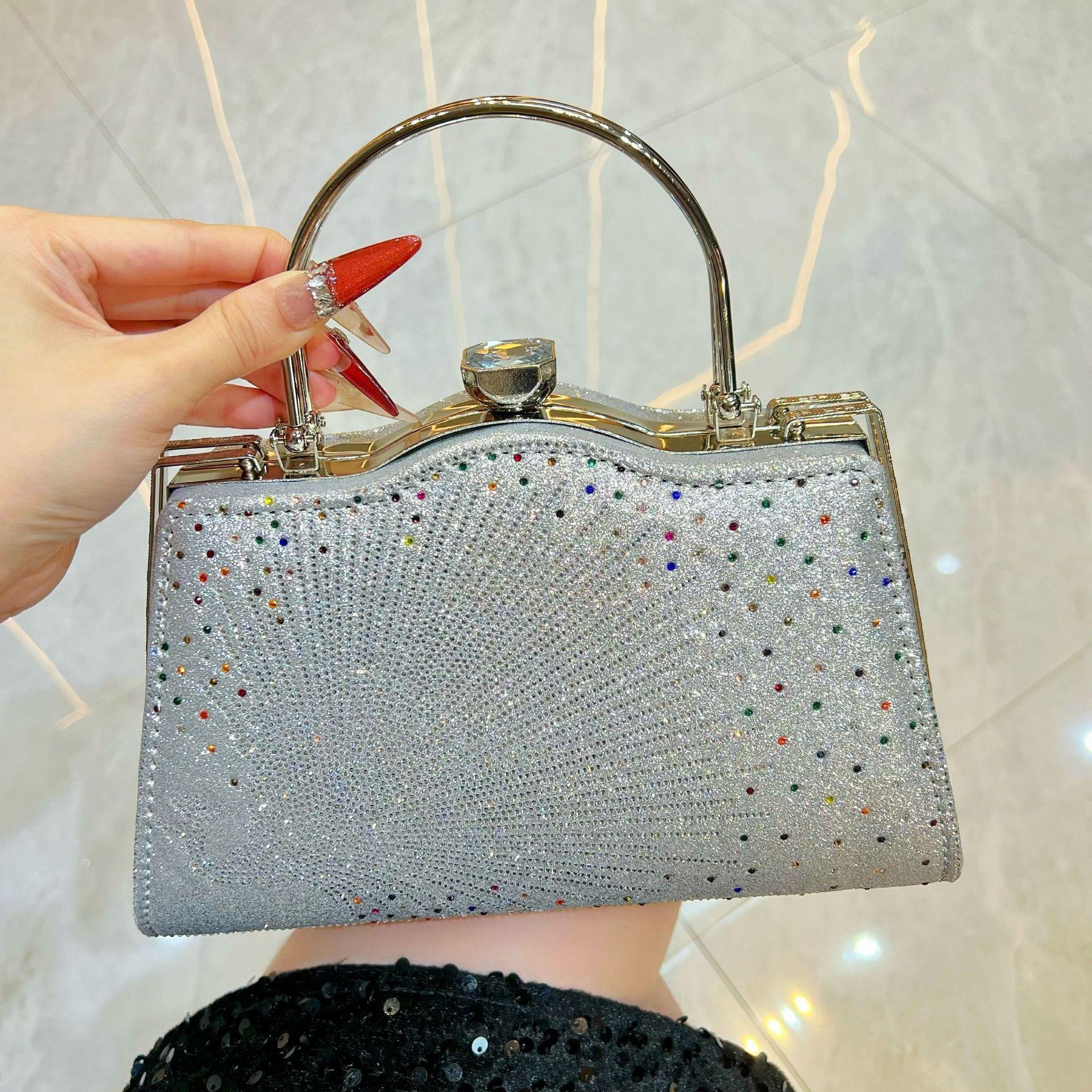 New handbag celebrity fashion diamond-encrusted handbag exquisite dinner bag niche versatile messenger shoulder bag
New handbag celebrity fashion diamond-encrusted handbag exquisite dinner bag niche versatile messenger shoulder bag