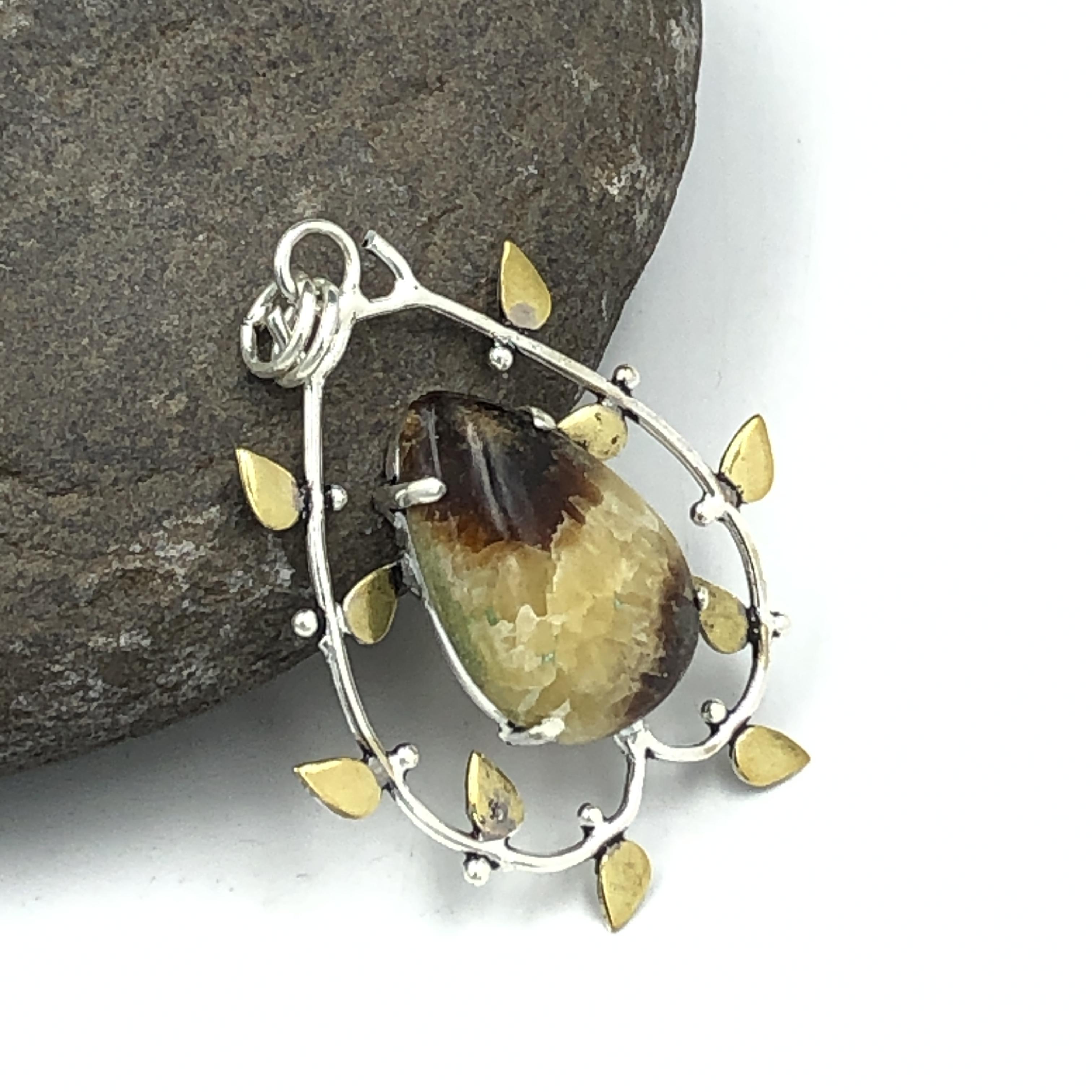 Natural Yellow Septerian Gemstone 925 Sterling Silver Jewelry Pendant 1.83 AJP-72
Natural Yellow Septerian Gemstone 925 Sterling Silver Jewelry Pendant 1.83 AJP-72