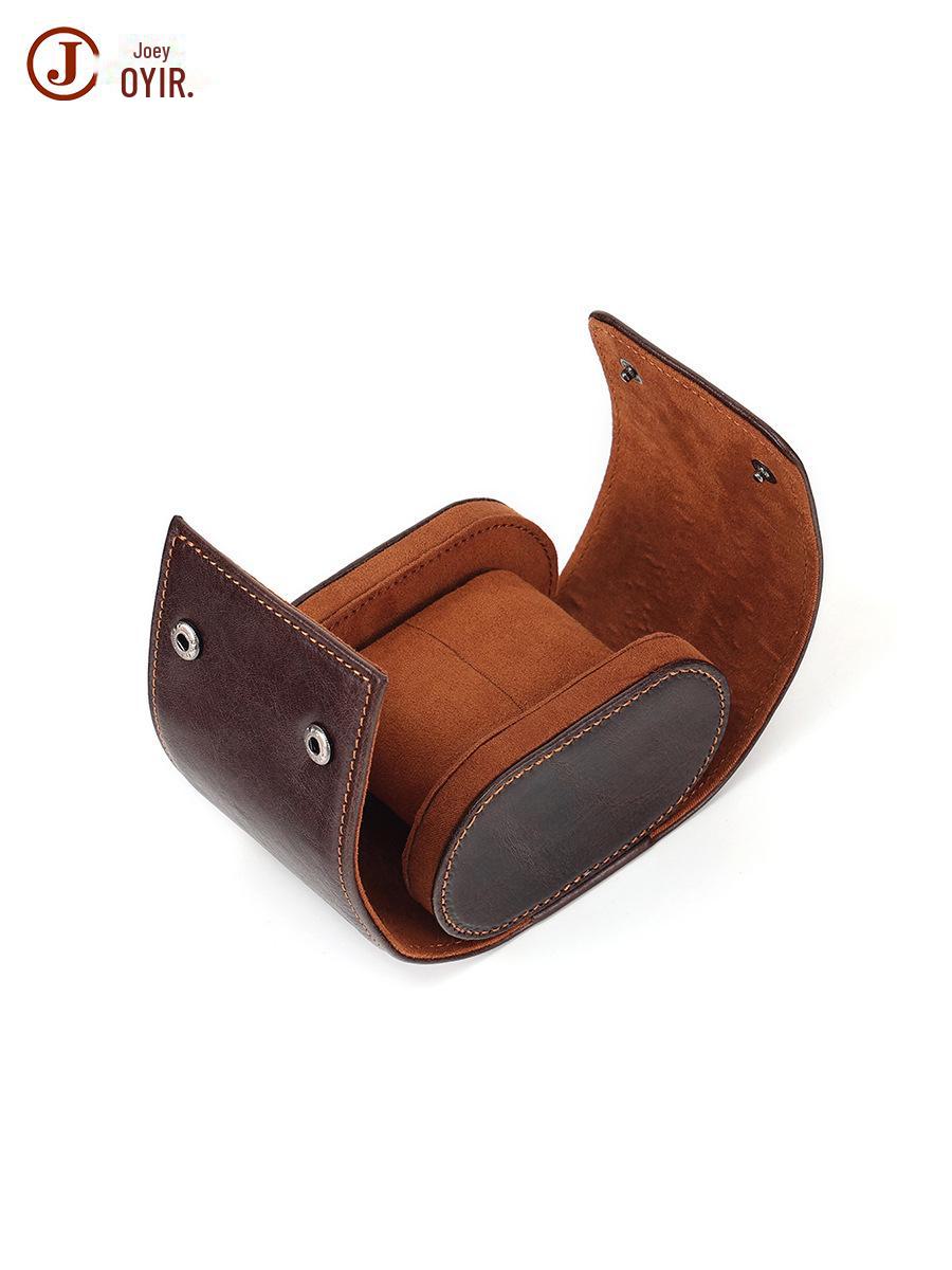 Дорожная коробка для часов и ювелирных изделий из коровьей кожи ручной работы - пыле- и ударопрочная
Дорожная коробка для часов и ювелирных изделий из коровьей кожи ручной работы - пыле- и ударопрочная