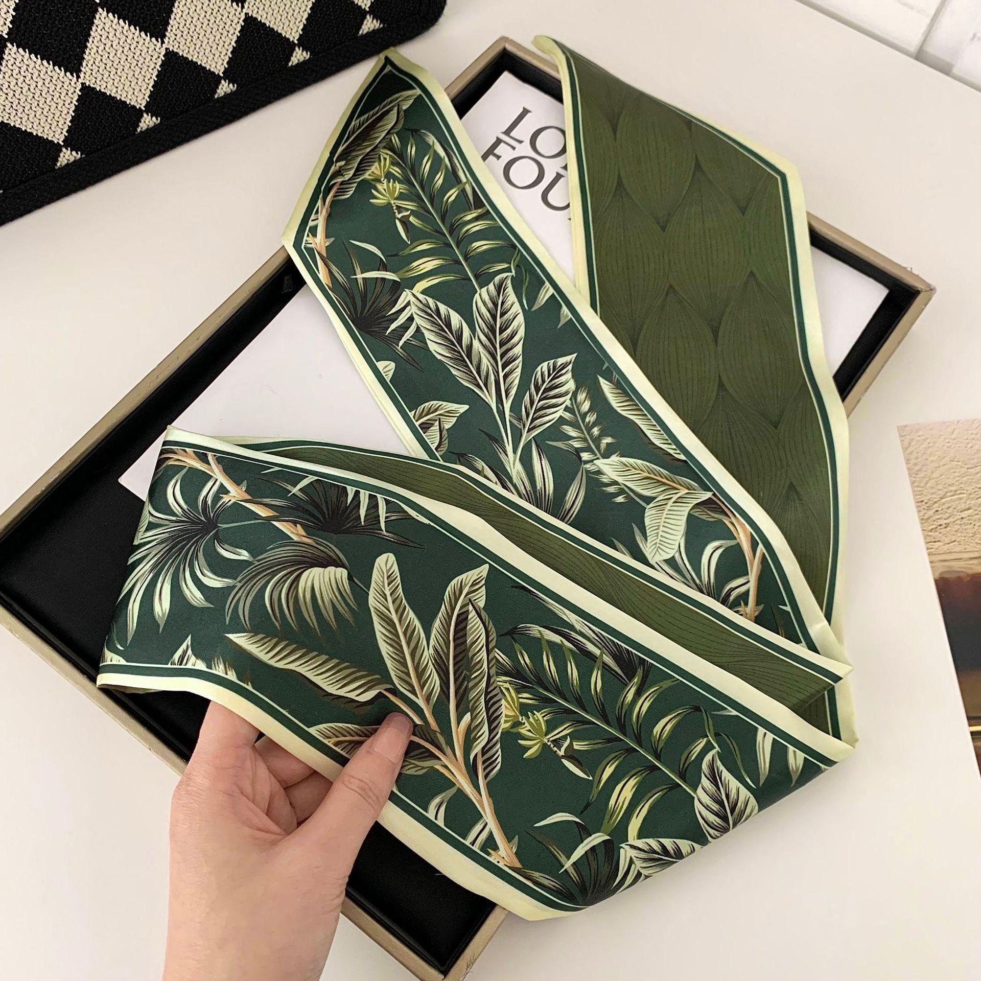 Silk Scarf Lightweight Long Neck Scarf with Botanical Leaf Pattern Soft Fabric for Women and Men Versatile Use for Travel Work and Casual Wear
Silk Scarf Lightweight Long Neck Scarf with Botanical Leaf Pattern Soft Fabric for Women and Men Versatile Use for Travel Work and Casual Wear