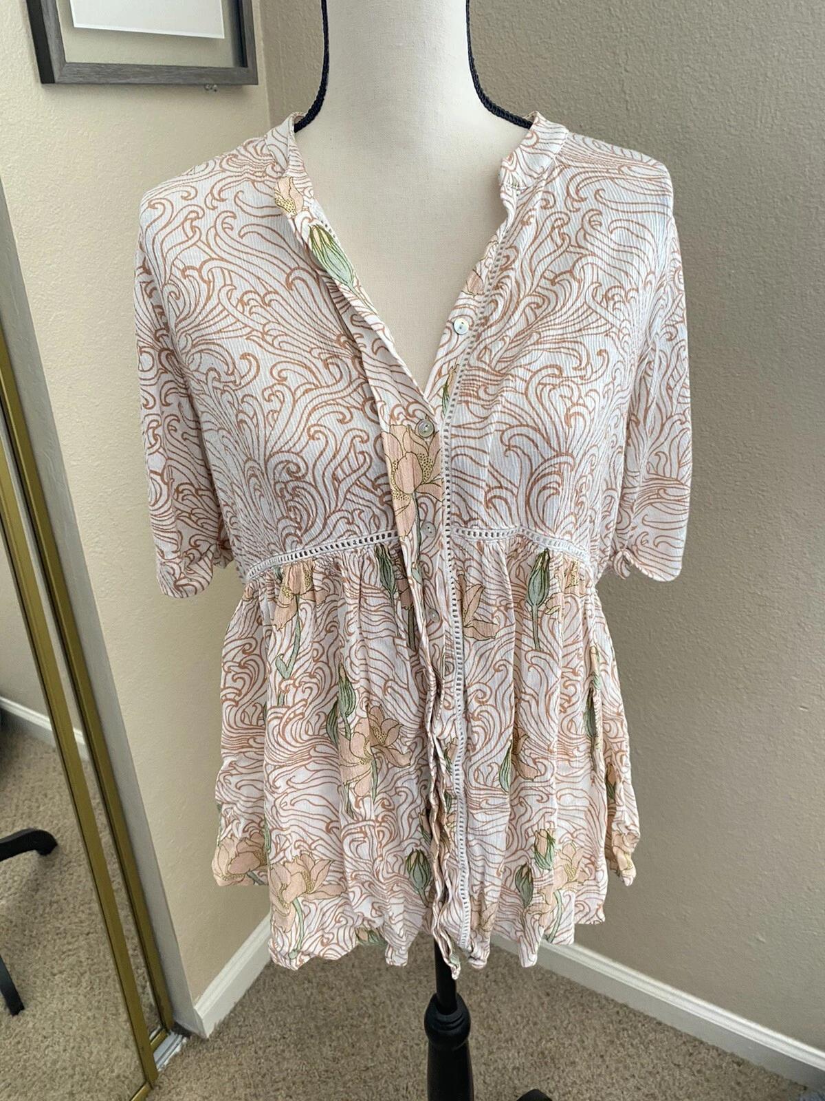 Anthropologie Akemi + Kin Women s Veria Peplum Tunic Pink Floral Size Medium S
Anthropologie Akemi + Kin Women s Veria Peplum Tunic Pink Floral Size Medium S