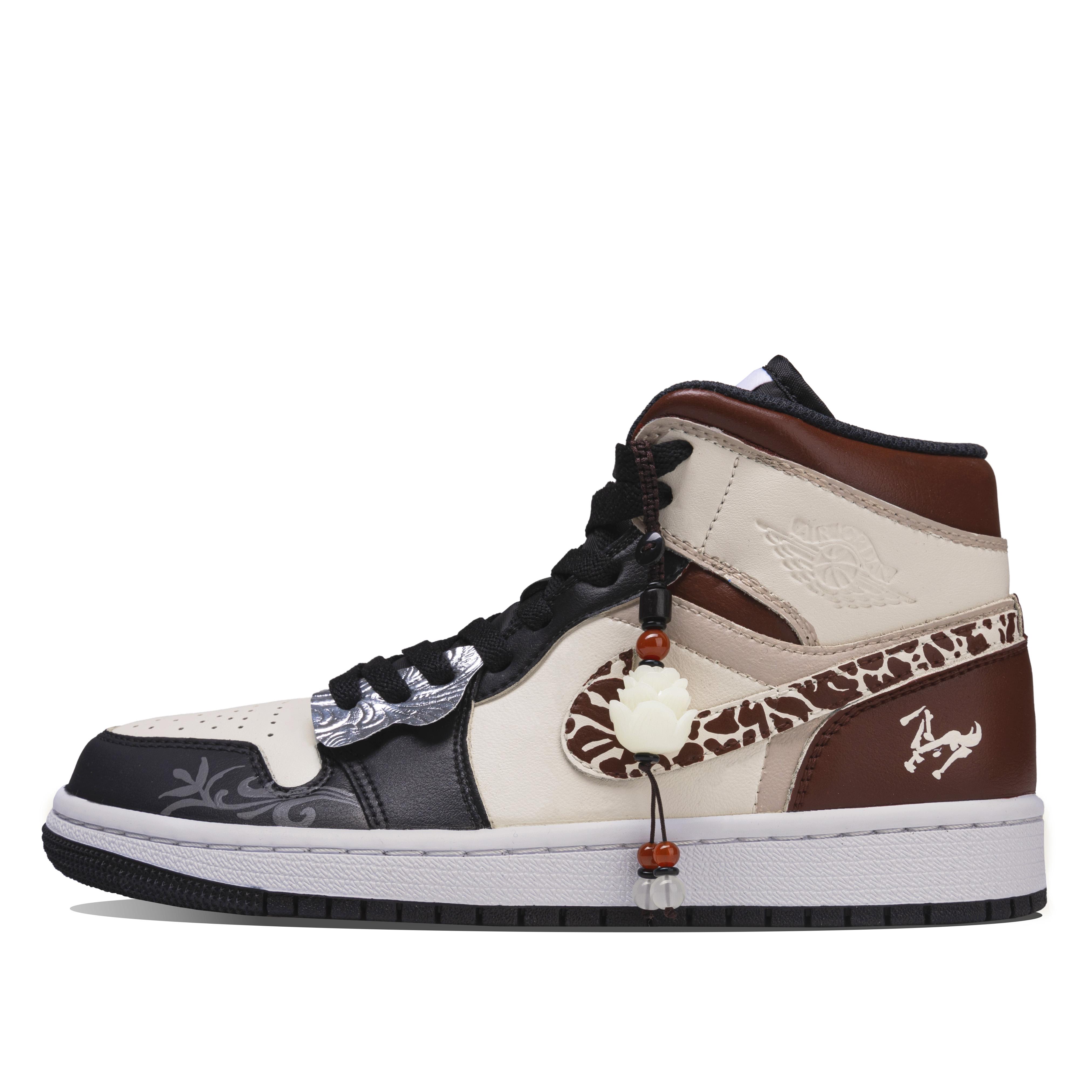 Jordan Air Jordan 1 Horse Fortune Leather Abrasion Resistant Coverage Mid top Vintage Basketball Shoes Men s DQ8426-010(Team63-) 44
Jordan Air Jordan 1 Horse Fortune Leather Abrasion Resistant Coverage Mid top Vintage Basketball Shoes Men s DQ8426-010(Team63-) 44