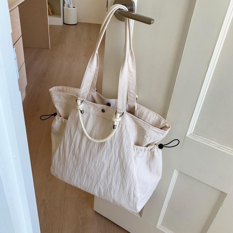 Korean Casual Canvas Bag Student Commuting Tote Women s Large Capacity 2025 New All-matching Shoulder Trendy off білий колір
Korean Casual Canvas Bag Student Commuting Tote Women s Large Capacity 2025 New All-matching Shoulder Trendy off білий колір