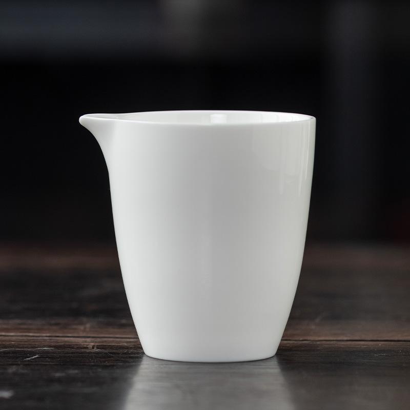 Fair cup suet jade tea sea white porcelain hand-painted creative household kung fu tea set accessories six gentlemen high-end tea dispenser
Fair cup suet jade tea sea white porcelain hand-painted creative household kung fu tea set accessories six gentlemen high-end tea dispenser