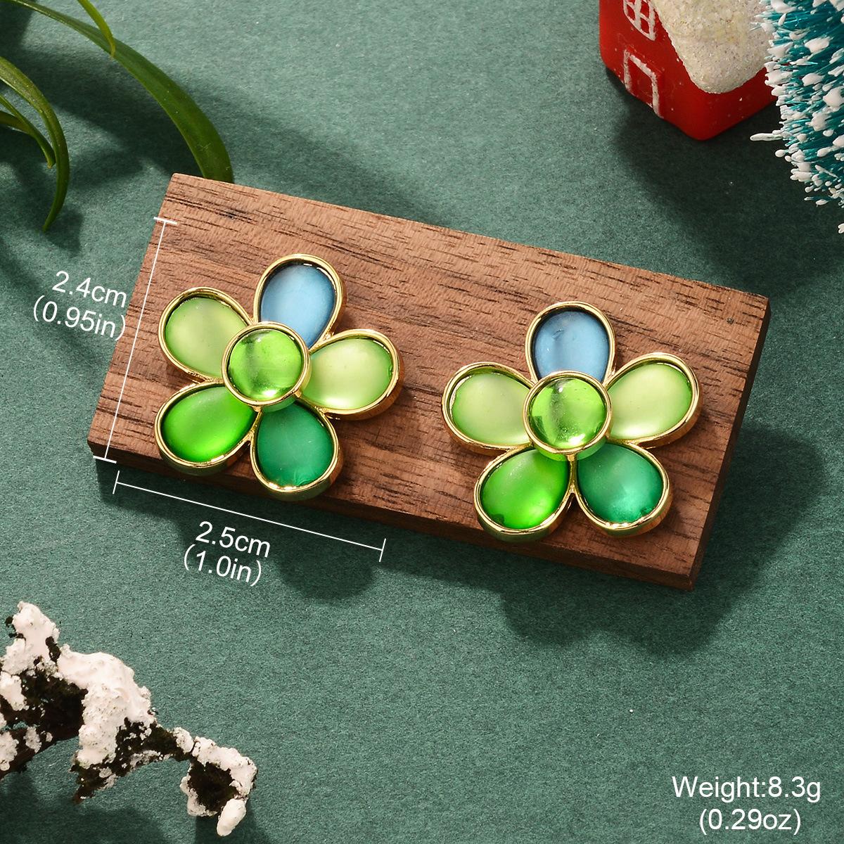 European and American ins cherry earrings Christmas design zircon green New Year high sense retro sweet earrings
European and American ins cherry earrings Christmas design zircon green New Year high sense retro sweet earrings