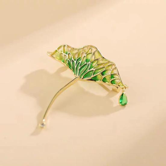 Women Brooch Lotus Leaf Shape Rhinestone Water Drop Enamel Anti-slip Shoulder Bag Suit Coat Collar Hat Clothes Anti-exposure Pin
Women Brooch Lotus Leaf Shape Rhinestone Water Drop Enamel Anti-slip Shoulder Bag Suit Coat Collar Hat Clothes Anti-exposure Pin