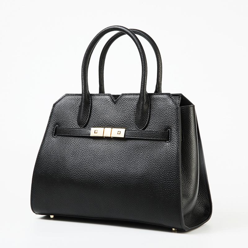 First layer cowhide messenger women s bag platinum bag women s shoulder bag commuter style handbag large capacity women s leather чорний
First layer cowhide messenger women s bag platinum bag women s shoulder bag commuter style handbag large capacity women s leather чорний