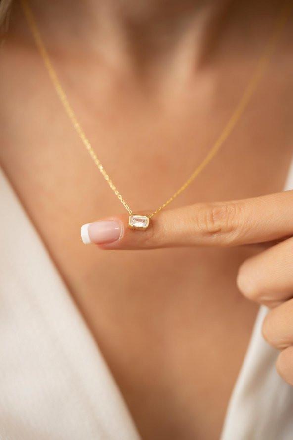 Итальянское колье Baguette Solitaire с позолотой из стерлингового серебра 
Итальянское колье Baguette Solitaire с позолотой из стерлингового серебра