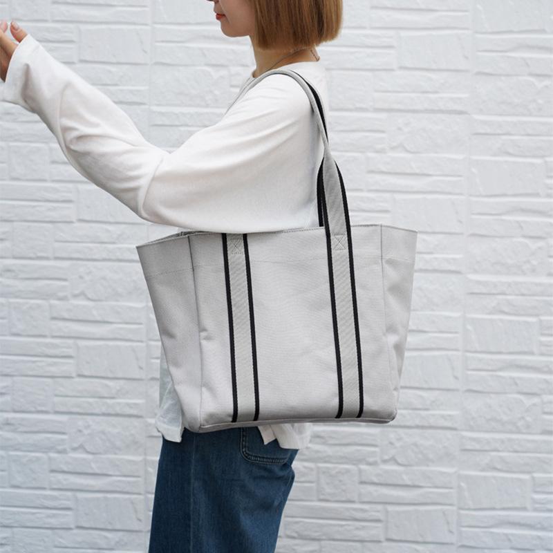 Tooxika Solid Color Large Capacity Handbag, New Travel Versatile Crossbody Bag, Personalized And Simple Nylon Bag
Tooxika Solid Color Large Capacity Handbag, New Travel Versatile Crossbody Bag, Personalized And Simple Nylon Bag