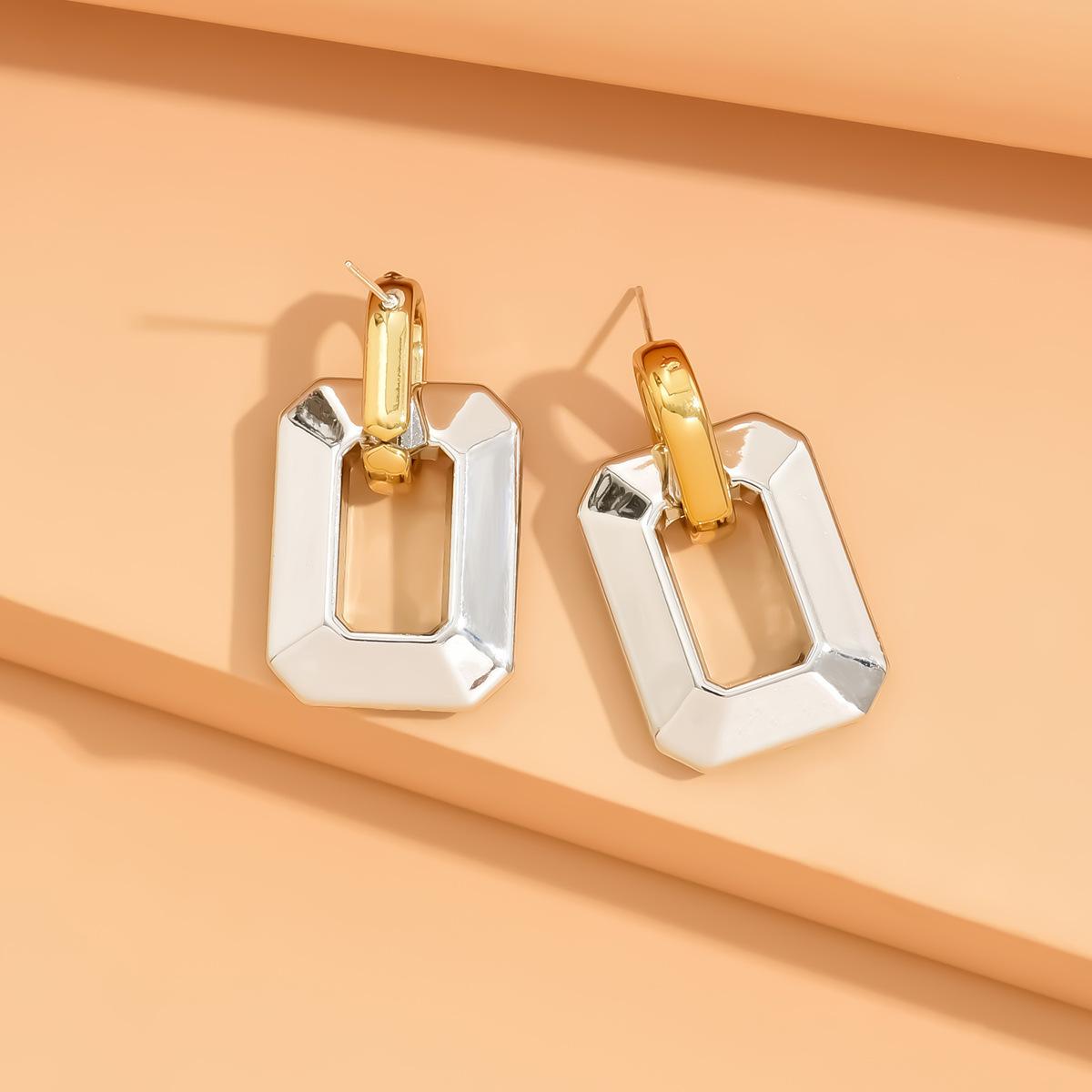 Acrylic Matte Finish Earrings Lightweight Geometric Design Hypoallergenic Material Suitable for Daily Wear and Special Occasions One Size срібний
Acrylic Matte Finish Earrings Lightweight Geometric Design Hypoallergenic Material Suitable for Daily Wear and Special Occasions One Size срібний