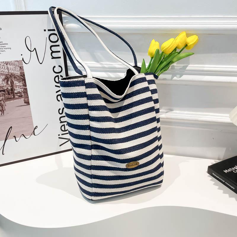 Корейская версия двусторонняя литературная сумка простая маленькая свежая полосатая холщовая сумка универсальная модная большая вместительная сумка-тоут темно-синий
Корейская версия двусторонняя литературная сумка простая маленькая свежая полосатая холщовая сумка универсальная модная большая вместительная сумка-тоут темно-синий