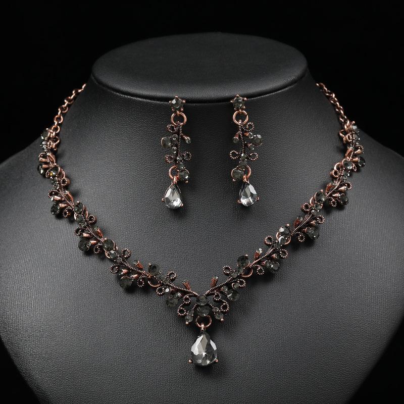 European and American jewelry retro jewelry set gemstone necklace collarbone chain female leaf water drop spot straight hair чорний колір сірий
European and American jewelry retro jewelry set gemstone necklace collarbone chain female leaf water drop spot straight hair чорний колір сірий