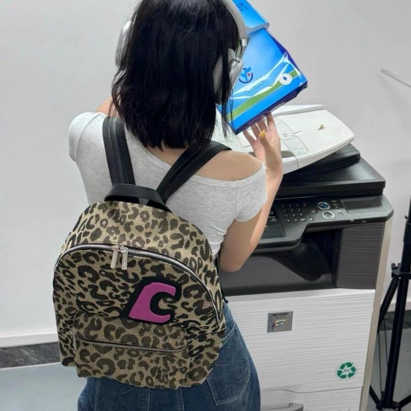 Fashionable Backpack with Large Capacity Casual and Versatile Backpack Schoolbag леопард друку кольору
Fashionable Backpack with Large Capacity Casual and Versatile Backpack Schoolbag леопард друку кольору