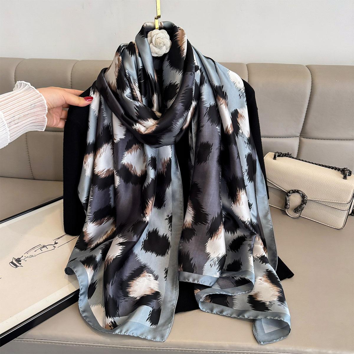 Summer Sunscreen Bandanna Popular Leopard Print Silk Scarves Fashion Large Shawl Lady Seaside Beach Towel Foulard 80x178cm
Summer Sunscreen Bandanna Popular Leopard Print Silk Scarves Fashion Large Shawl Lady Seaside Beach Towel Foulard 80x178cm