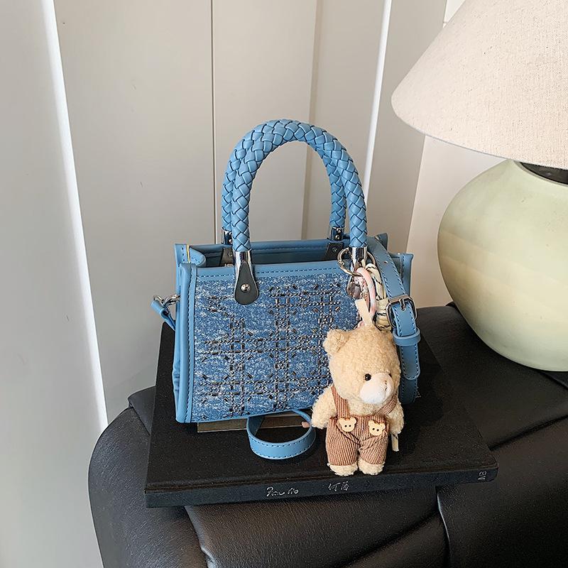 Simple small square bag casual niche handbag women s new fashion shoulder bag crossbody without pendant темно-синий
Simple small square bag casual niche handbag women s new fashion shoulder bag crossbody without pendant темно-синий