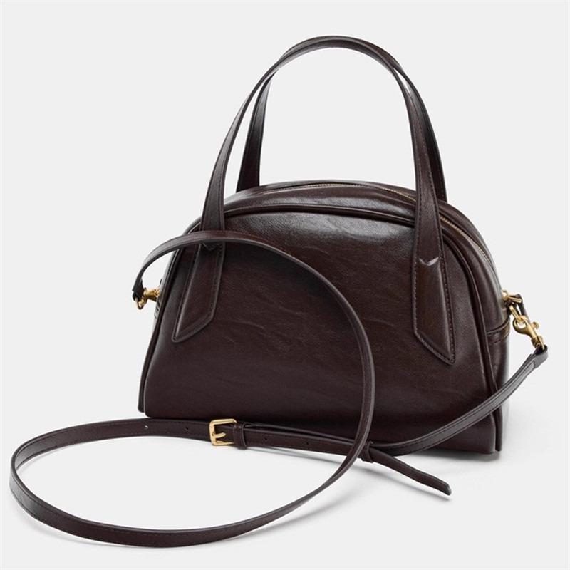 Fashiable Urban Simple Style Women s Shoulder Bag 2026 Trendy Handbag Lightweight Luxury Texture Crossbody Pillow Bag темно-красного
Fashiable Urban Simple Style Women s Shoulder Bag 2026 Trendy Handbag Lightweight Luxury Texture Crossbody Pillow Bag темно-красного