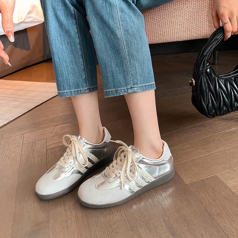 837-1 German training shoes women s summer flat bottom breathable retro lace edge sports and leisure Forrest Gump shoes large size women s shoes 41-43 43 серебряный
837-1 German training shoes women s summer flat bottom breathable retro lace edge sports and leisure Forrest Gump shoes large size women s shoes 41-43 43 серебряный