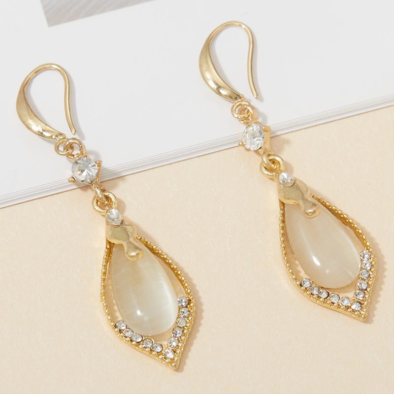Fashion Trend Unique Design Elegant Exquisite Light Luxury Rhombus Zircon Earrings for Women Female Zircon Party Gift
Fashion Trend Unique Design Elegant Exquisite Light Luxury Rhombus Zircon Earrings for Women Female Zircon Party Gift