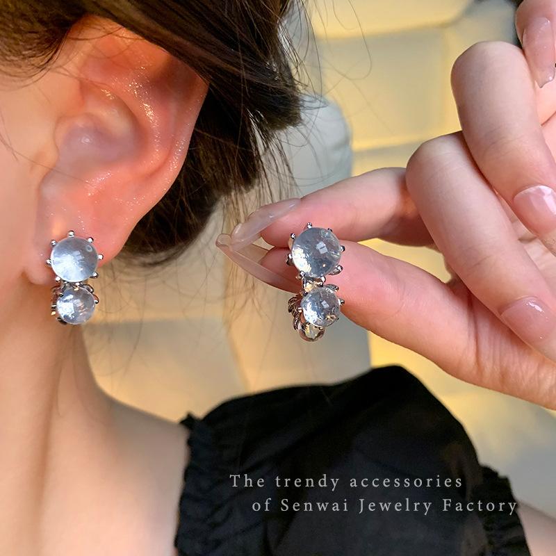Silver needle transparent beaded earrings femininity simple cold wind stud earrings design ear
Silver needle transparent beaded earrings femininity simple cold wind stud earrings design ear