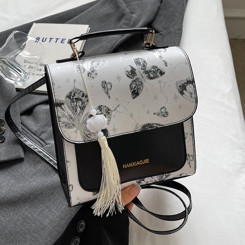 Популярная в этом году женская сумка-рюкзак, женская сумка-мессенджер, женская иностранная универсальная одноплечевая ручная сумка
Популярная в этом году женская сумка-рюкзак, женская сумка-мессенджер, женская иностранная универсальная одноплечевая ручная сумка