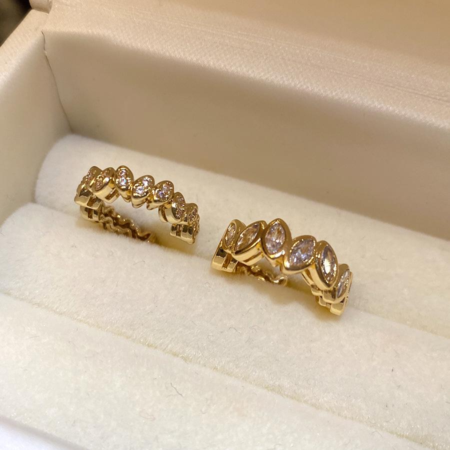 K real gold electroplated zircon water drop ear clips, simple and fashionable without ear holes, ear bone clips, light luxury, high-end earrings
K real gold electroplated zircon water drop ear clips, simple and fashionable without ear holes, ear bone clips, light luxury, high-end earrings