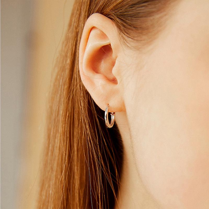 Unisex Gold-Plated Titanium Steel Stud Earrings – Round Stainless Steel Design, Gentle on Piercings.
Unisex Gold-Plated Titanium Steel Stud Earrings – Round Stainless Steel Design, Gentle on Piercings.