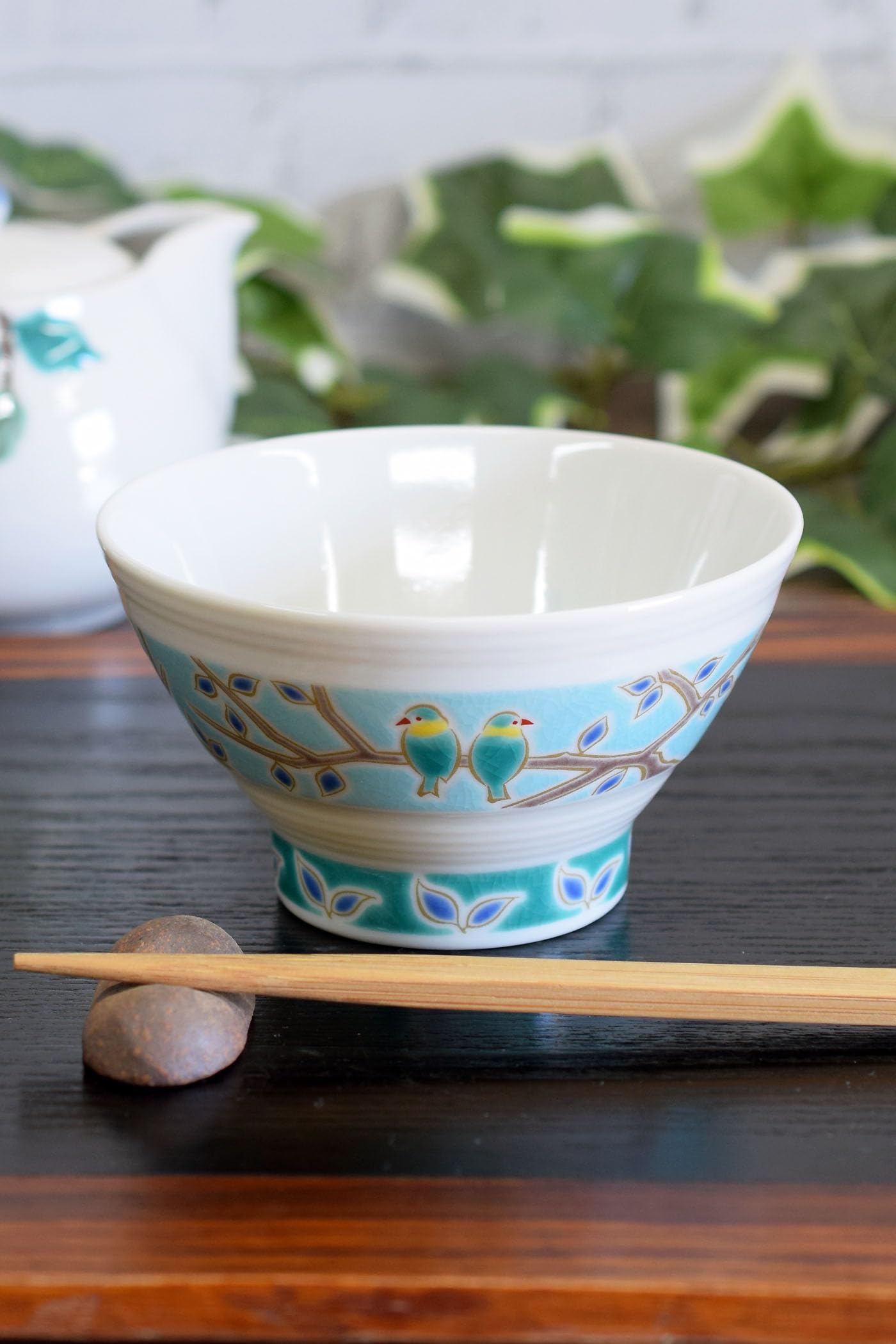 Waza no Kura Kutani Ware Sendan Rice Bowl with Small Bird Design, Stylish Japanese Tableware, Perfect as a Gift for a 60th Birthday
Waza no Kura Kutani Ware Sendan Rice Bowl with Small Bird Design, Stylish Japanese Tableware, Perfect as a Gift for a 60th Birthday